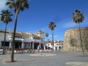 Ganzjährig in La Cala de Mijas leben: Wie es im Winter und im Sommer wirklich ist